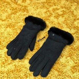 UGG Tech Black Winter Shearling Gloves New